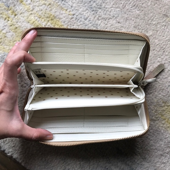 Never used!!! KATE SPADE Gold Leather Large Wallet - Picture 3 of 8